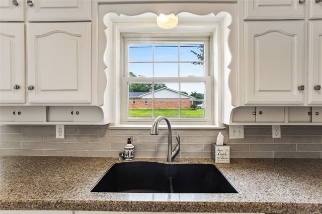 520 Circleview Drive N, Hurst, TX 76054