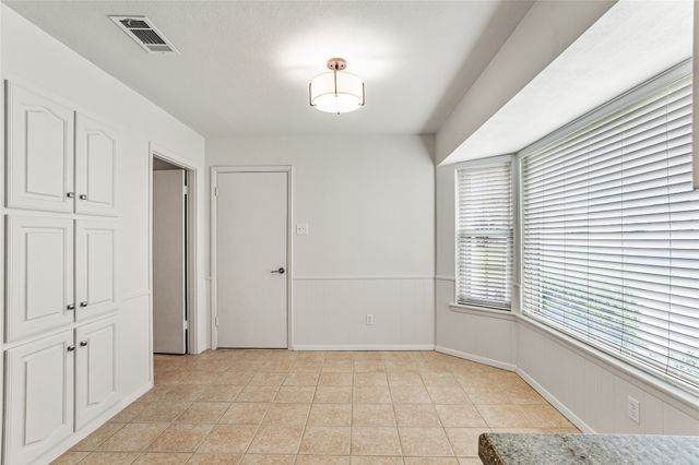 520 Circleview Drive N, Hurst, TX 76054