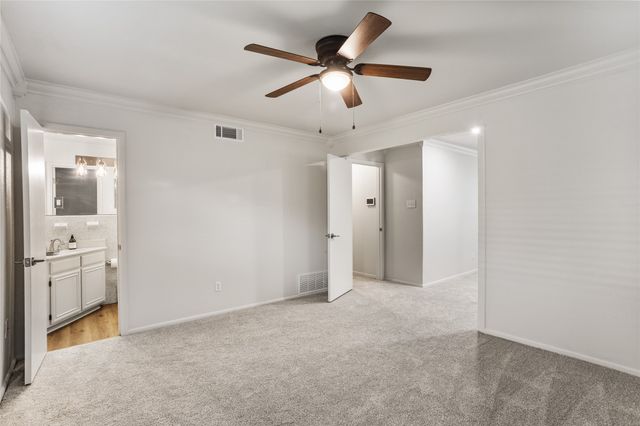 520 Circleview Drive N, Hurst, TX 76054