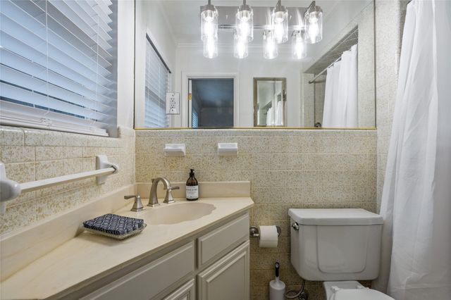 520 Circleview Drive N, Hurst, TX 76054