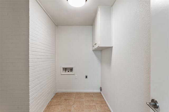 520 Circleview Drive N, Hurst, TX 76054