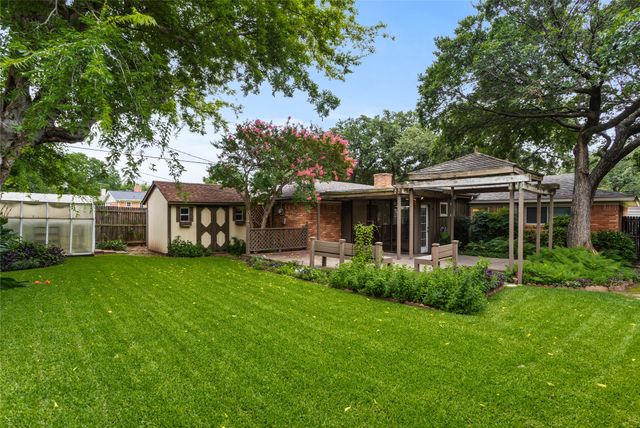 520 Circleview Drive N, Hurst, TX 76054
