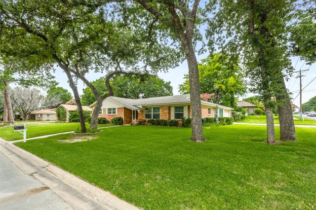 520 Circleview Drive N, Hurst, TX 76054