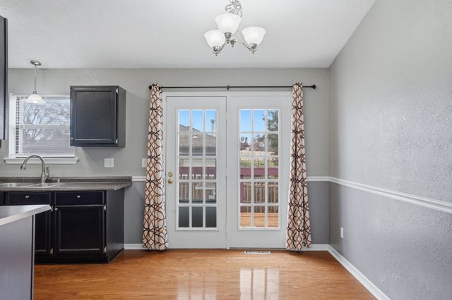 2004 WINCHESTER DR, Columbia, MO 65202