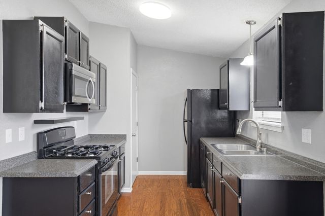 2004 WINCHESTER DR, Columbia, MO 65202