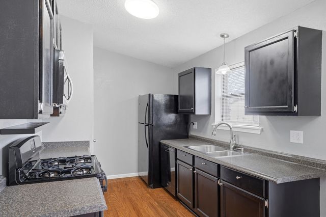 2004 WINCHESTER DR, Columbia, MO 65202