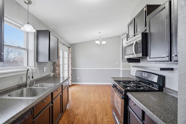 2004 WINCHESTER DR, Columbia, MO 65202