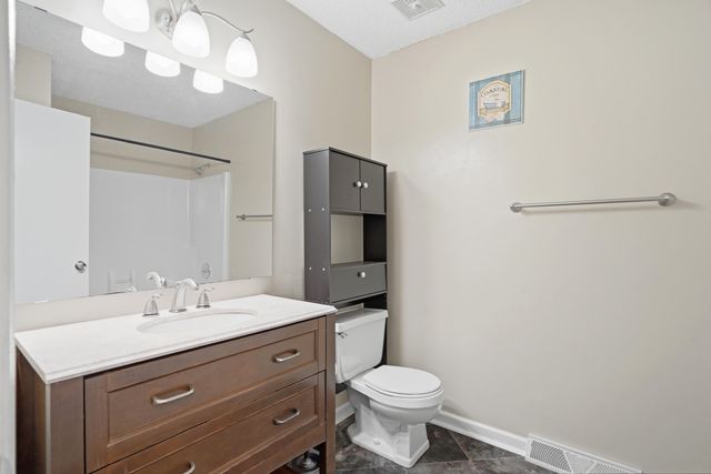 2004 WINCHESTER DR, Columbia, MO 65202