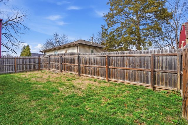 2004 WINCHESTER DR, Columbia, MO 65202