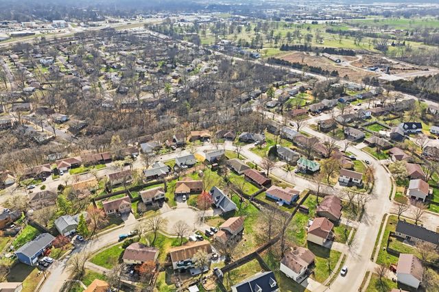 2004 WINCHESTER DR, Columbia, MO 65202