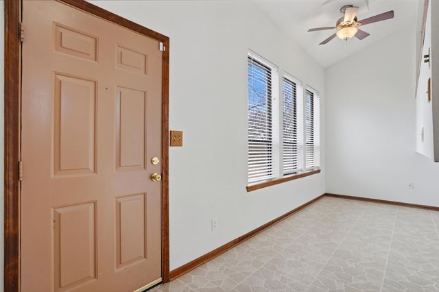 2004 WINCHESTER DR, Columbia, MO 65202