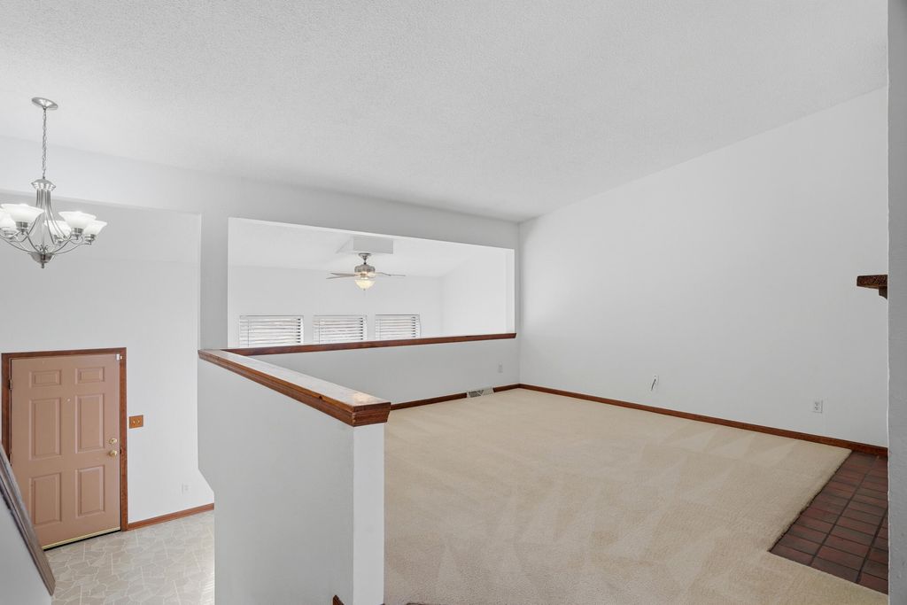 2004 WINCHESTER DR, Columbia, MO 65202