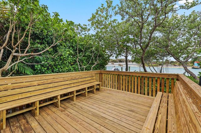 122 Lighthouse Drive, Jupiter Inlet Colony, FL 33469