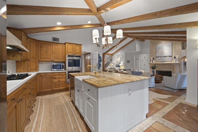 122 Lighthouse Drive, Jupiter Inlet Colony, FL 33469