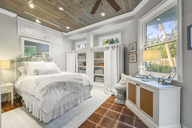 122 Lighthouse Drive, Jupiter Inlet Colony, FL 33469