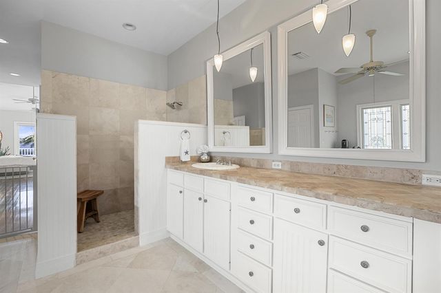122 Lighthouse Drive, Jupiter Inlet Colony, FL 33469