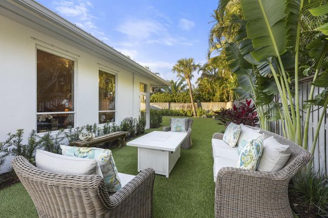 122 Lighthouse Drive, Jupiter Inlet Colony, FL 33469