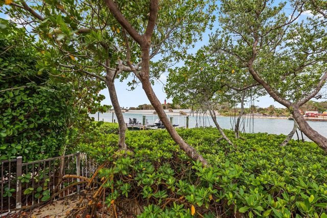 122 Lighthouse Drive, Jupiter Inlet Colony, FL 33469