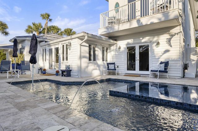 122 Lighthouse Drive, Jupiter Inlet Colony, FL 33469