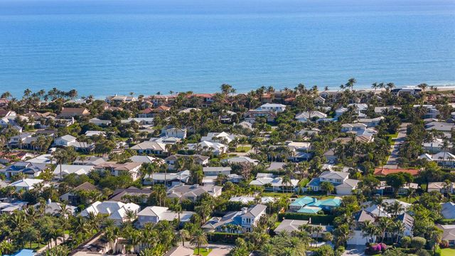 122 Lighthouse Drive, Jupiter Inlet Colony, FL 33469
