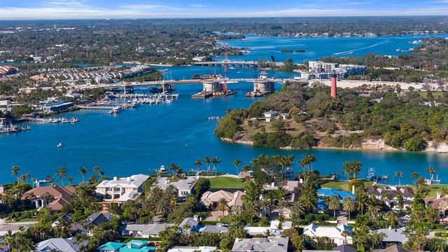 122 Lighthouse Drive, Jupiter Inlet Colony, FL 33469