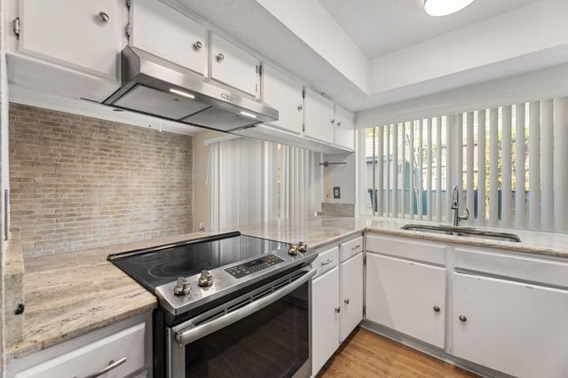 2107 Via Balboa, Carrollton, TX 75006