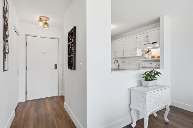 1425 W 28th Street 322, Minneapolis, MN 55408
