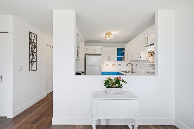 1425 W 28th Street 322, Minneapolis, MN 55408