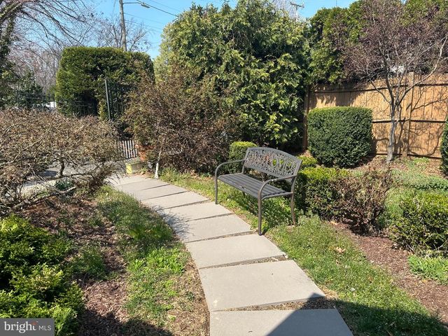 9901 BLAKE LN, Oakton, VA 22124