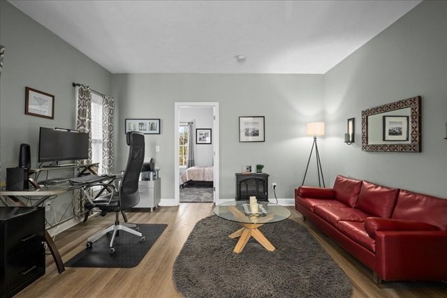 8 Tea Party Drive, Uxbridge, MA 01569