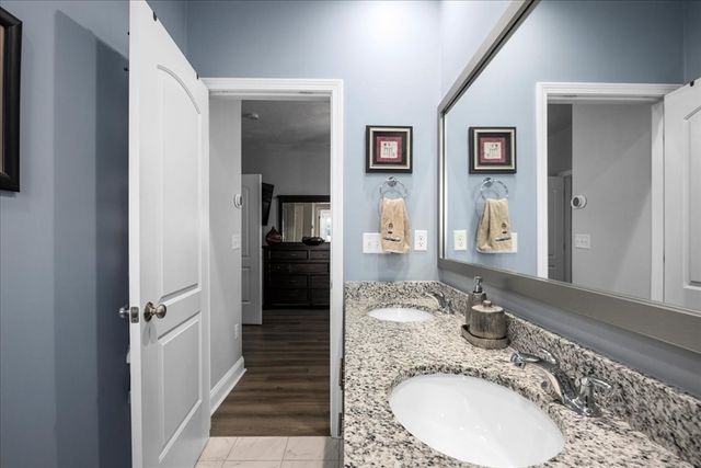 8 Tea Party Drive, Uxbridge, MA 01569