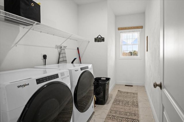 8 Tea Party Drive, Uxbridge, MA 01569