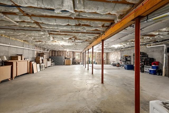 8 Tea Party Drive, Uxbridge, MA 01569