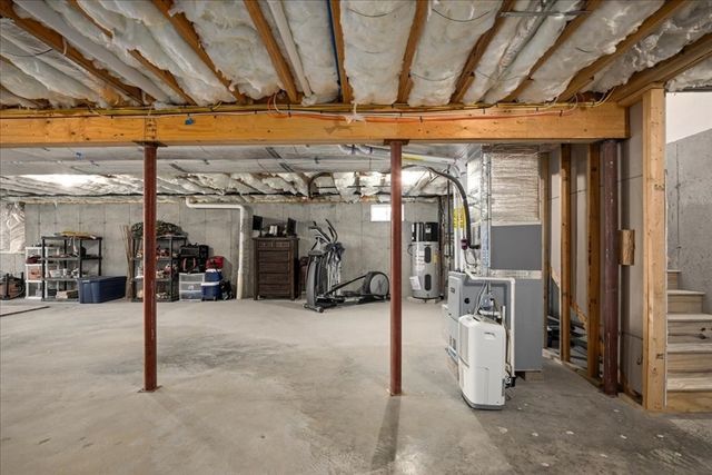 8 Tea Party Drive, Uxbridge, MA 01569