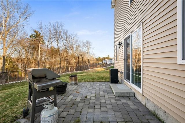 8 Tea Party Drive, Uxbridge, MA 01569