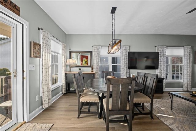 8 Tea Party Drive, Uxbridge, MA 01569