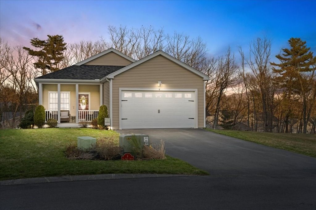 8 Tea Party Drive, Uxbridge, MA 01569