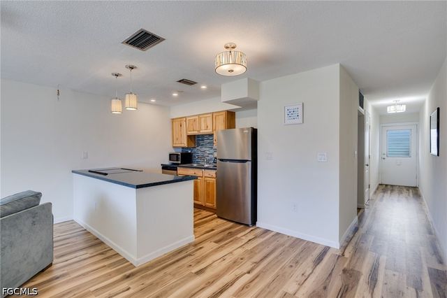 708 Victoria DR 105, Cape Coral, FL 33904