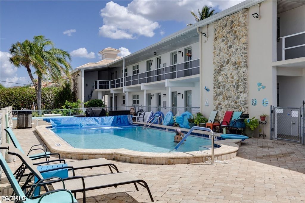 708 Victoria DR 105, Cape Coral, FL 33904