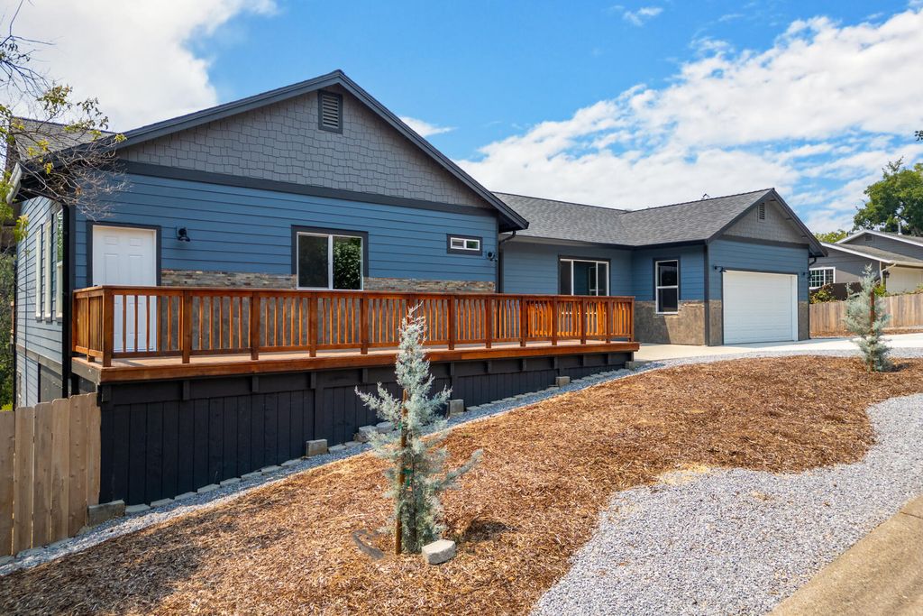 1140 Redbud Drive, Redding, CA 96001
