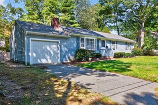 101 Longfellow Dr, Barnstable, MA 02632