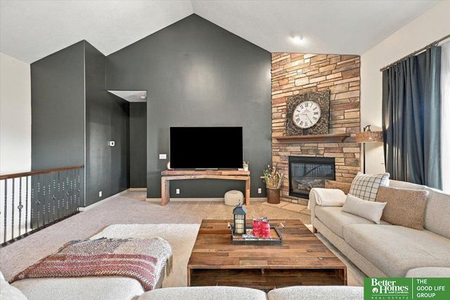 12504 S 81 Avenue, Papillion, NE 68046