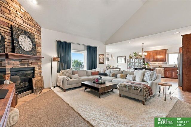12504 S 81 Avenue, Papillion, NE 68046