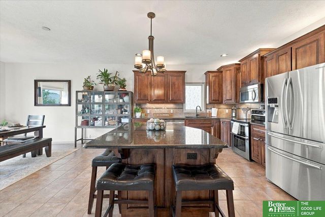 12504 S 81 Avenue, Papillion, NE 68046