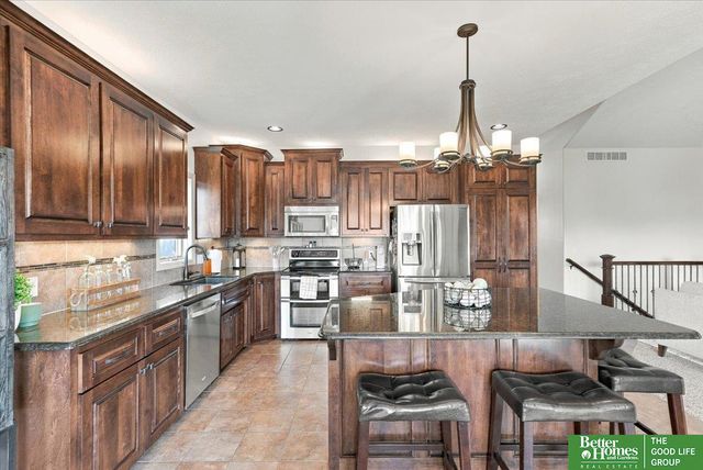 12504 S 81 Avenue, Papillion, NE 68046