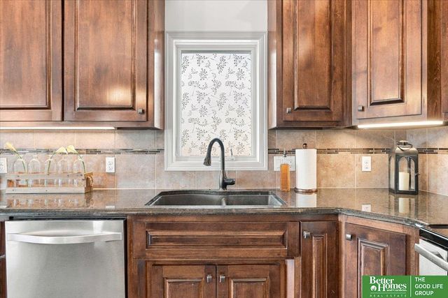 12504 S 81 Avenue, Papillion, NE 68046