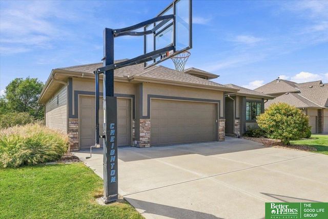 12504 S 81 Avenue, Papillion, NE 68046