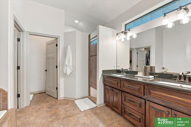 12504 S 81 Avenue, Papillion, NE 68046