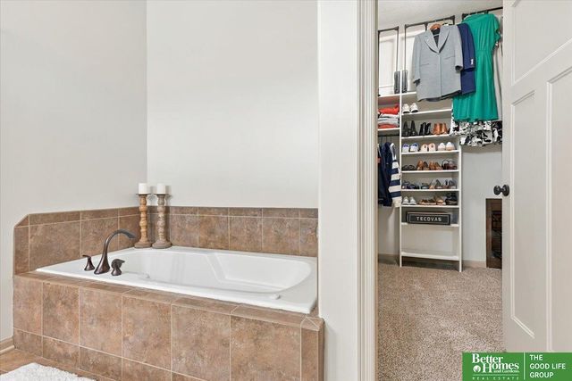 12504 S 81 Avenue, Papillion, NE 68046