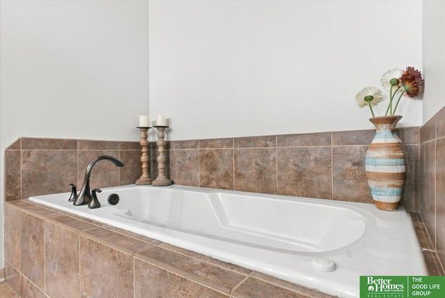 12504 S 81 Avenue, Papillion, NE 68046